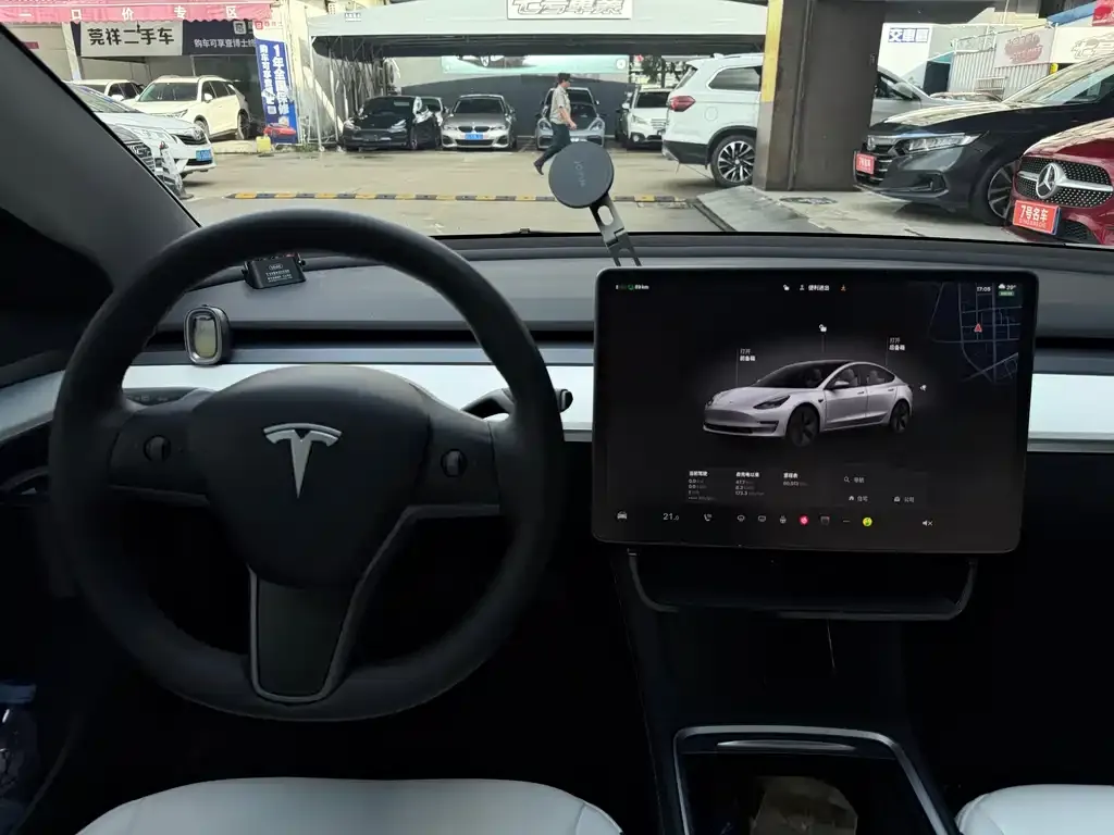 Tesla Model 3 — фото 8