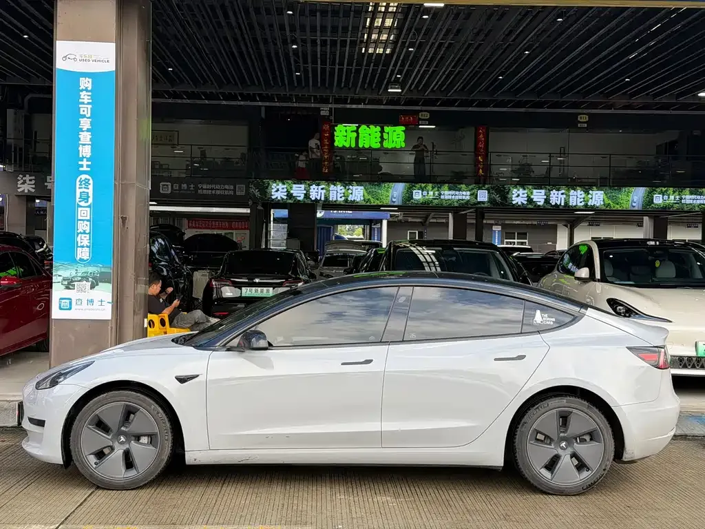 Tesla Model 3 — фото 10