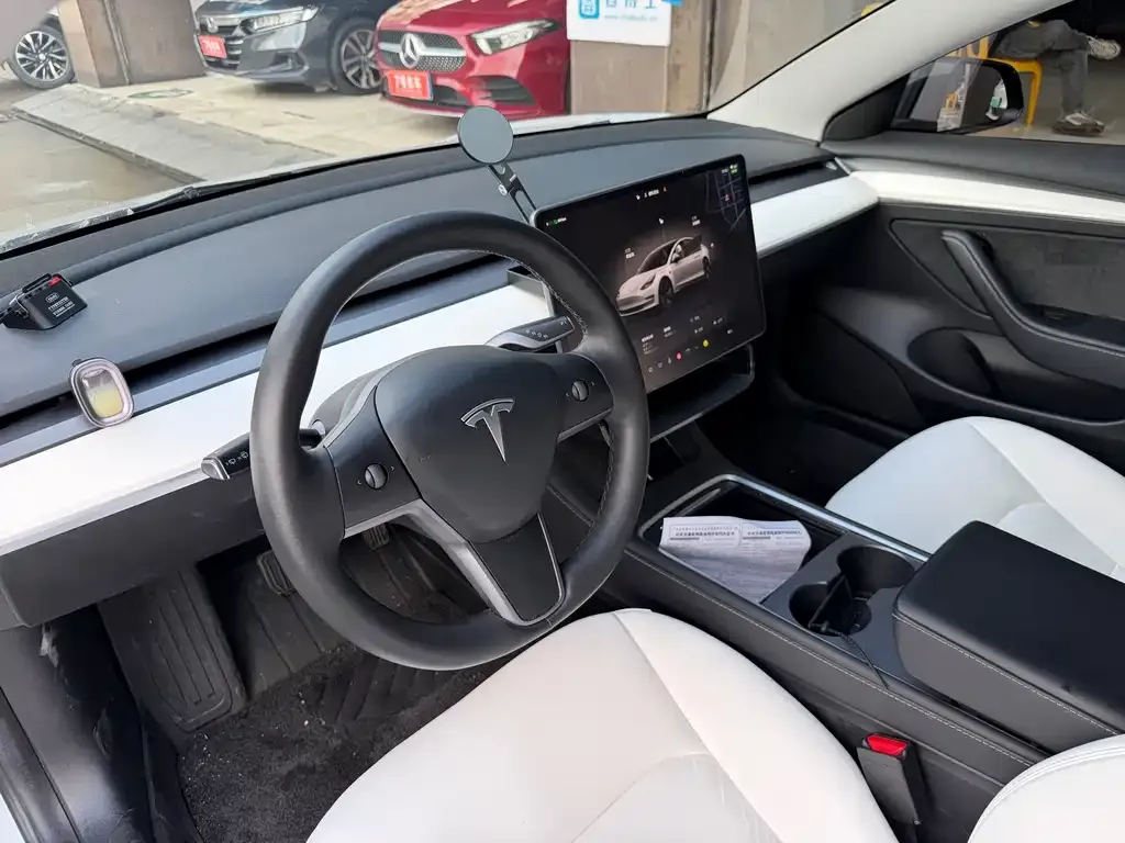 Tesla Model 3 — фото 5