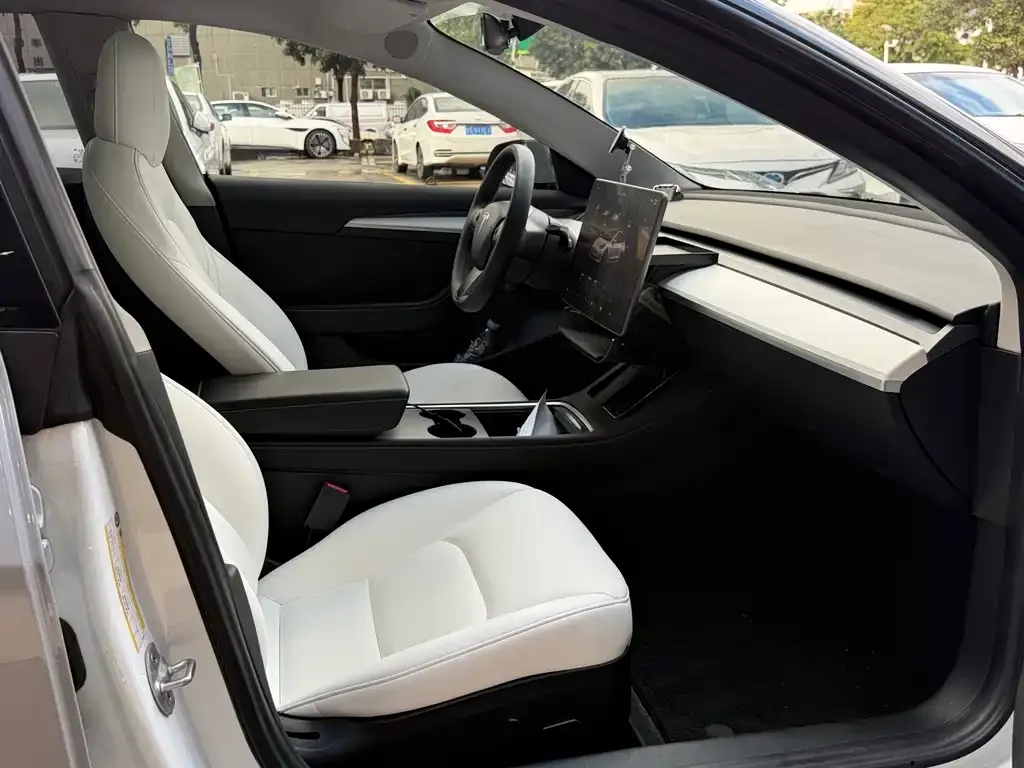 Tesla Model 3 — фото 9