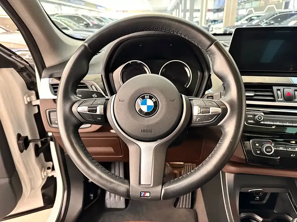 BMW X1 — фото 7