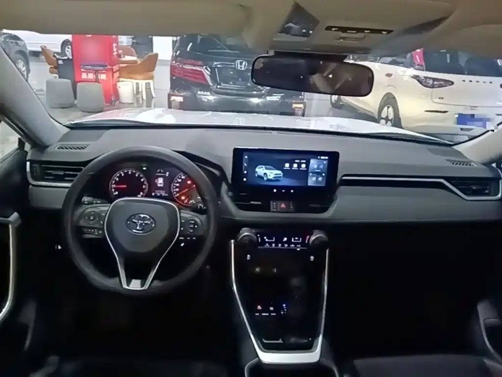 Toyota RAV4 — фото 10