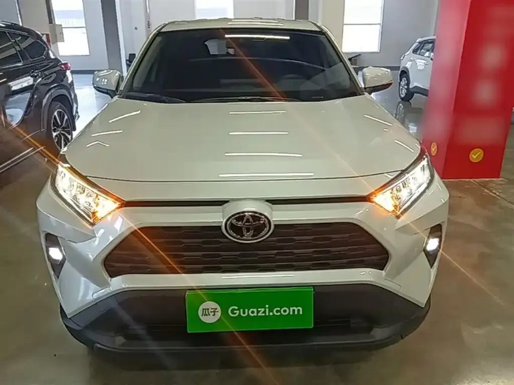 Toyota RAV4 — фото 8
