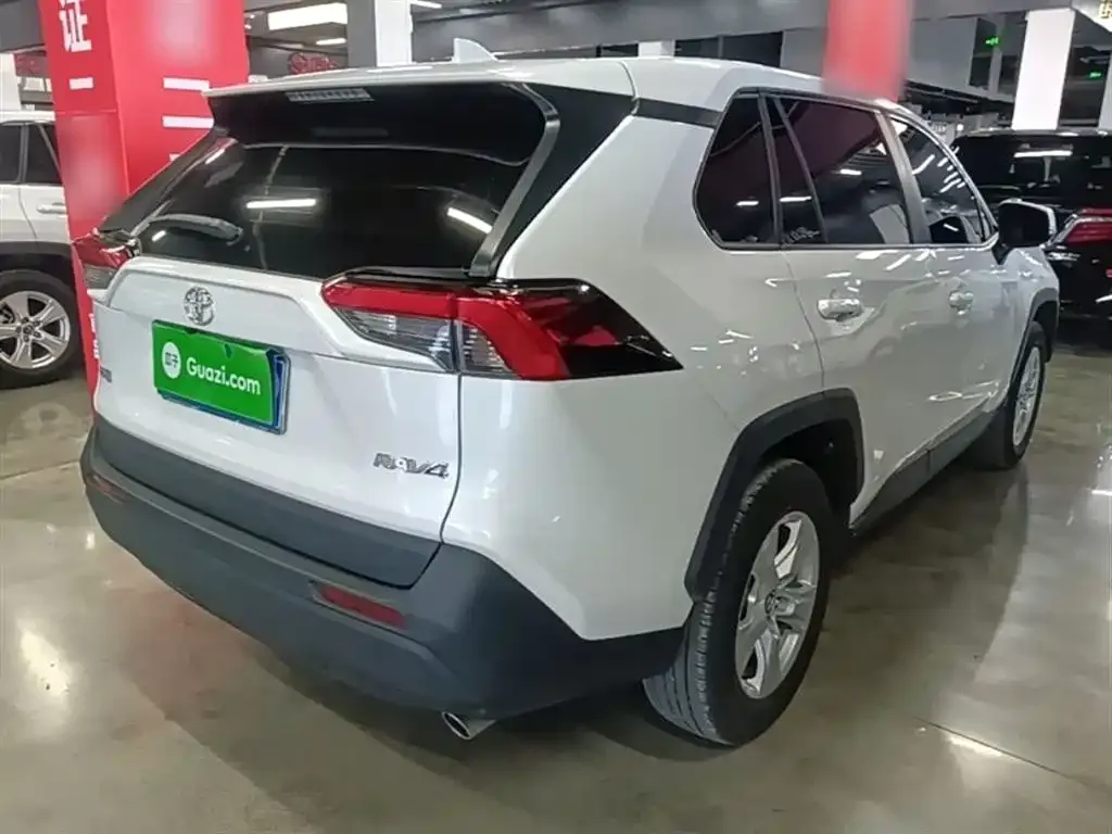 Toyota RAV4 — фото 9