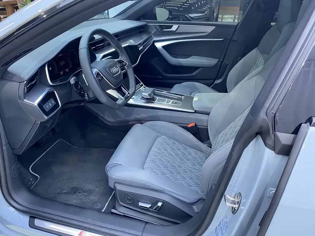 Audi A7L — фото 10