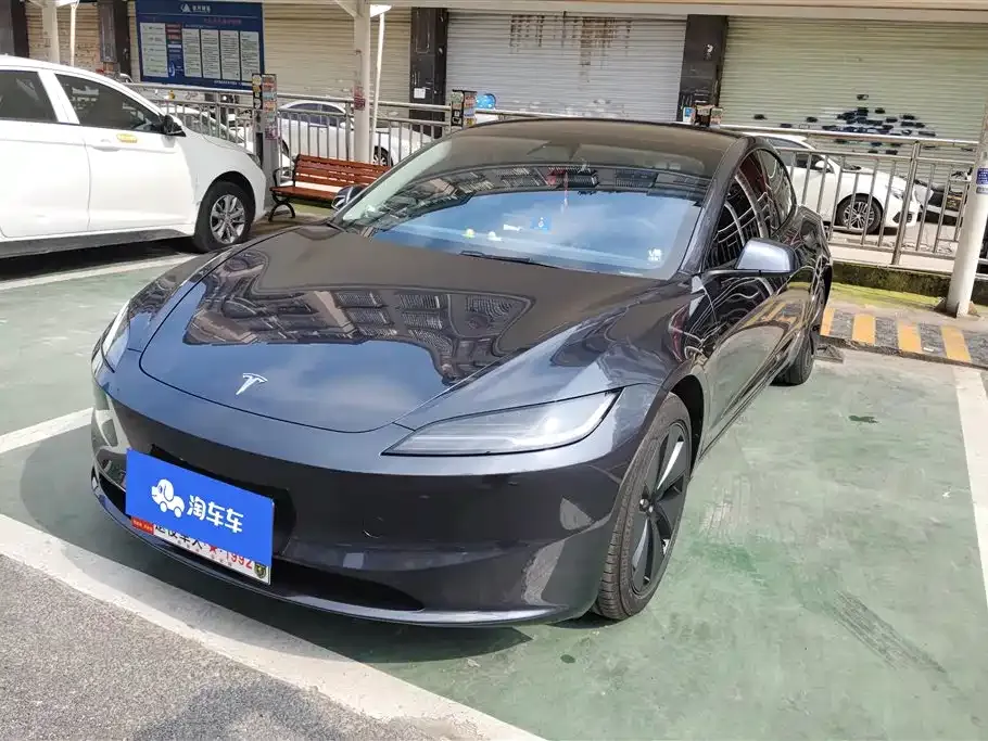 Tesla Model 3 — фото 1