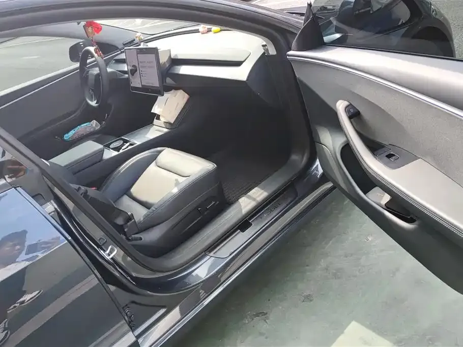 Tesla Model 3 — фото 4
