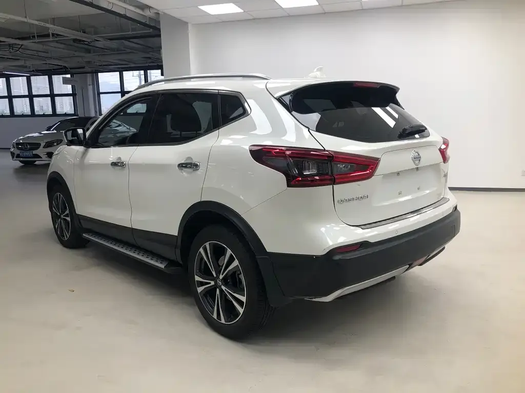 Nissan Qashqai — фото 7