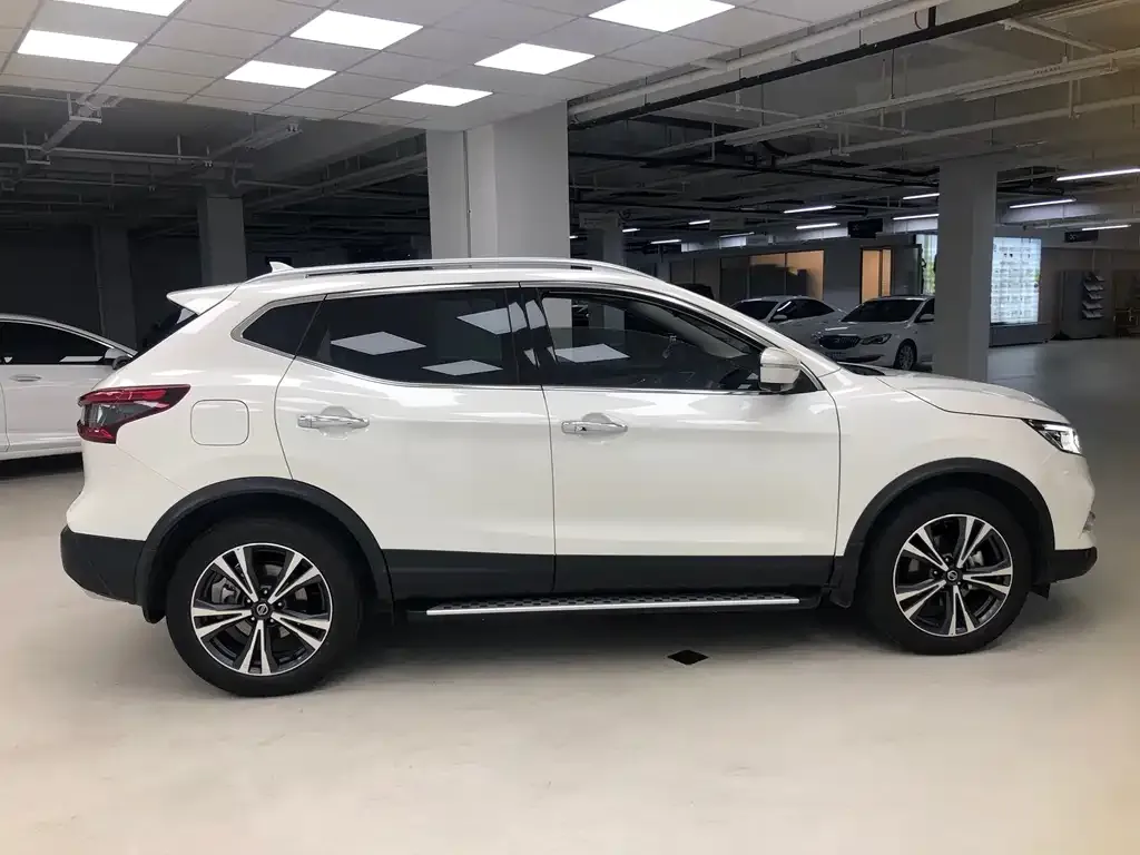 Nissan Qashqai — фото 8