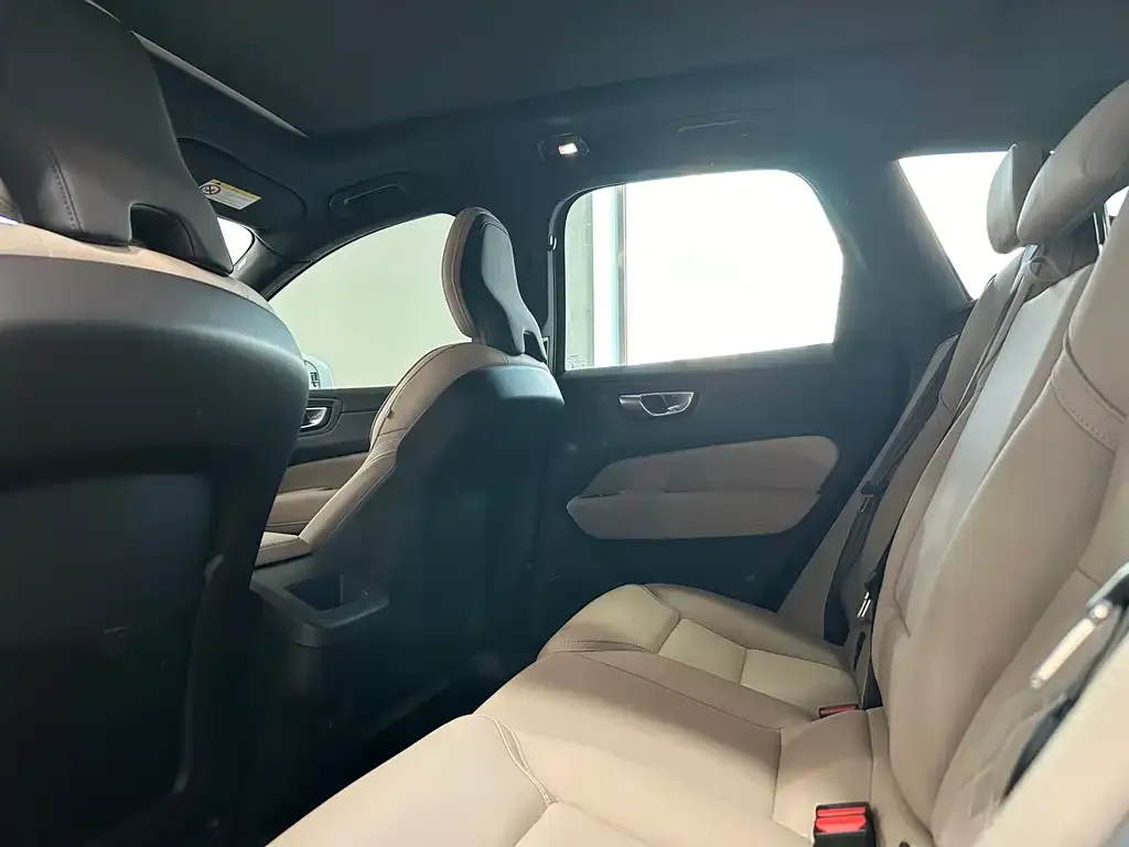 Volvo XC60 — фото 2