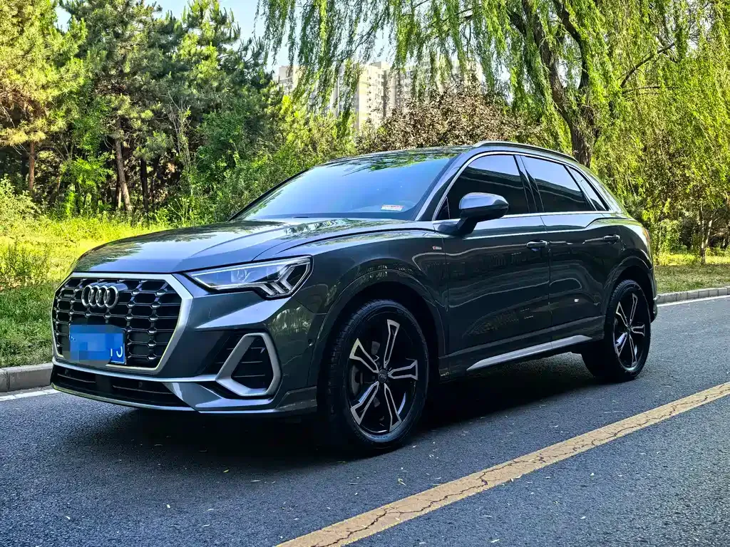 Audi Q3 — фото 1