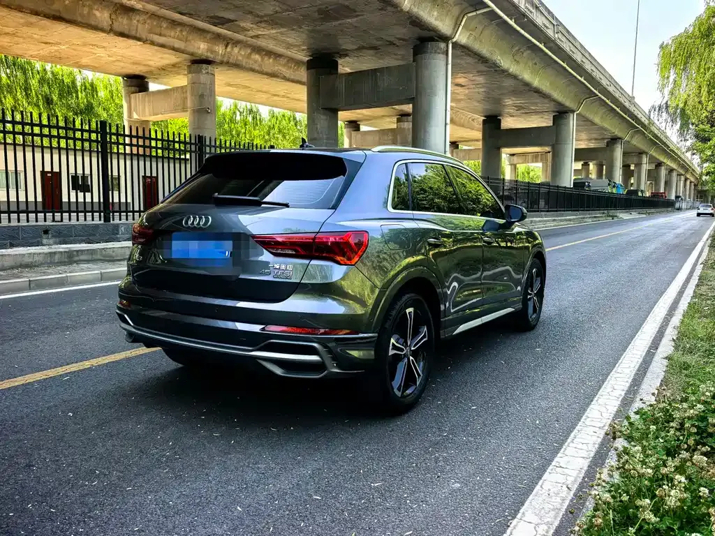 Audi Q3 — фото 10
