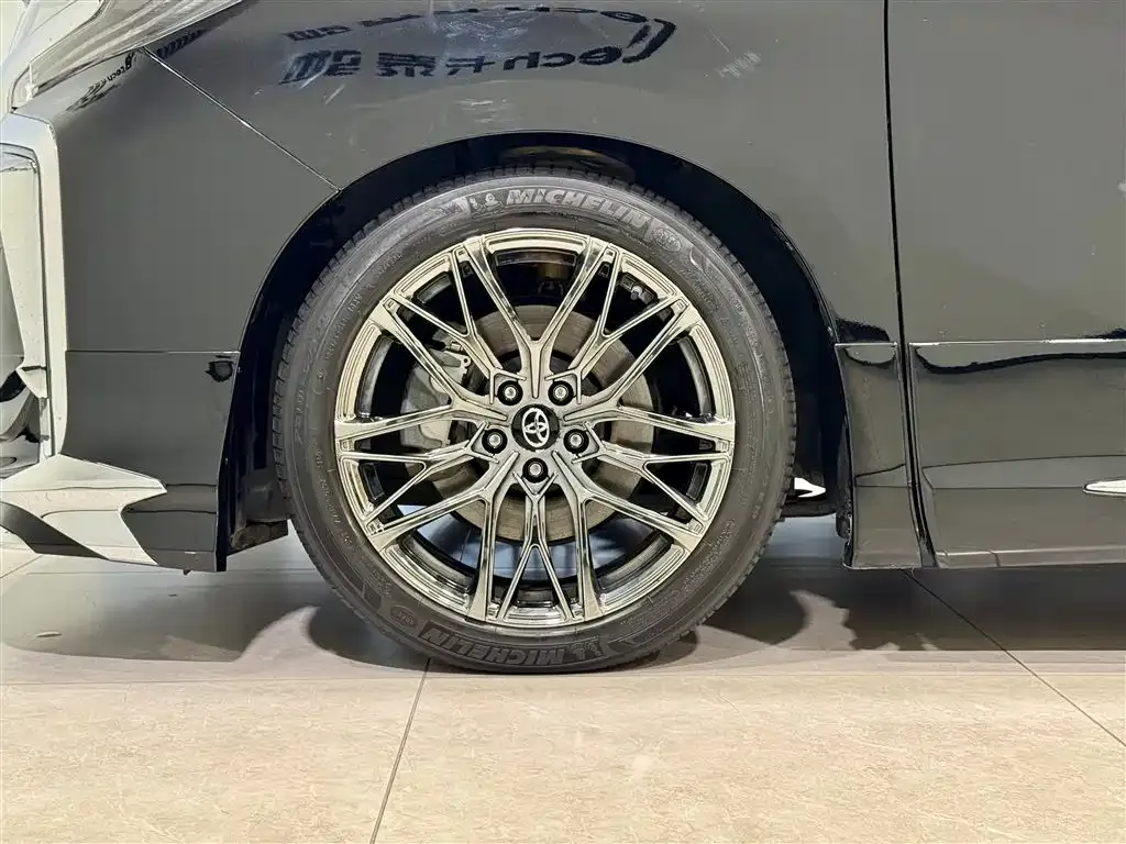 Toyota Alphard — фото 3
