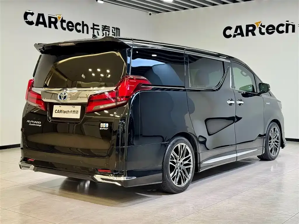 Toyota Alphard — фото 4