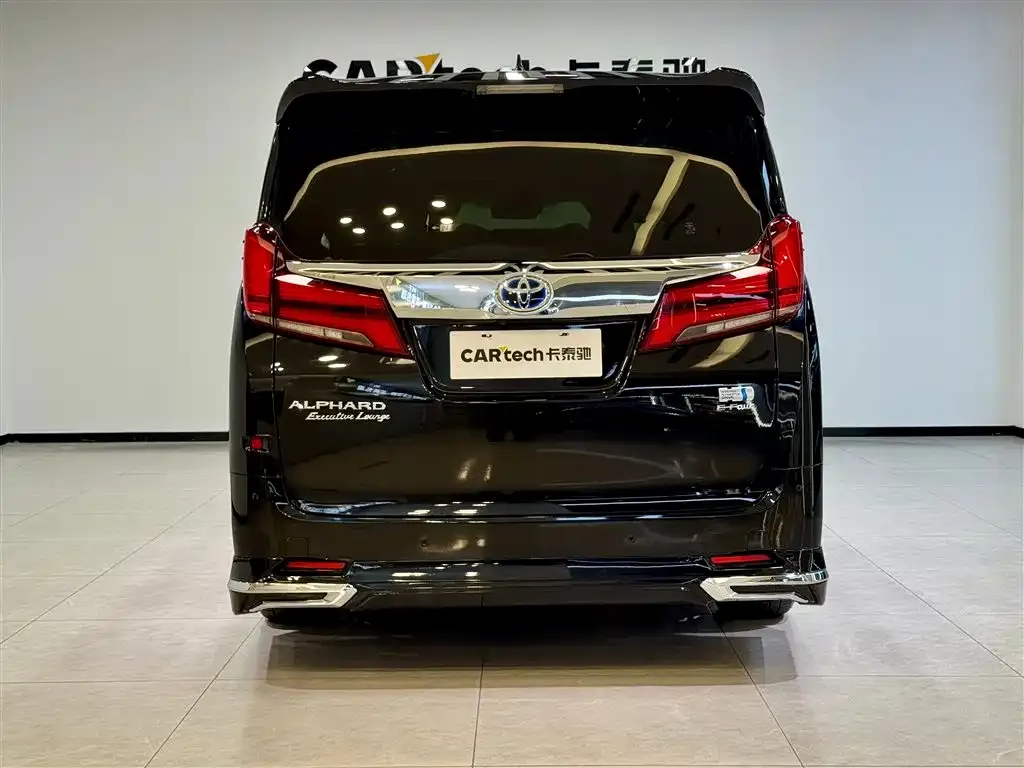 Toyota Alphard — фото 8