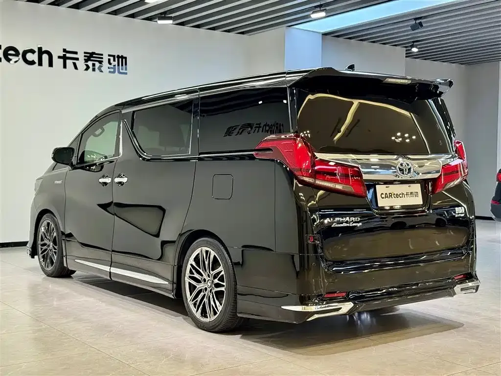 Toyota Alphard — фото 9