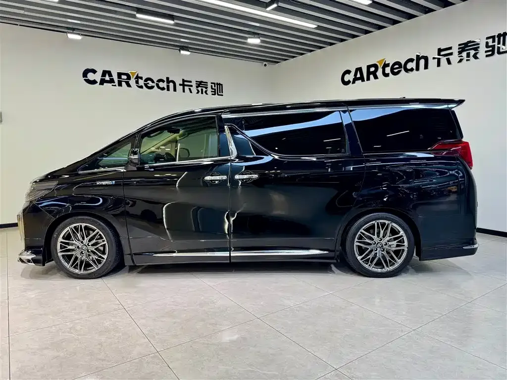 Toyota Alphard — фото 5
