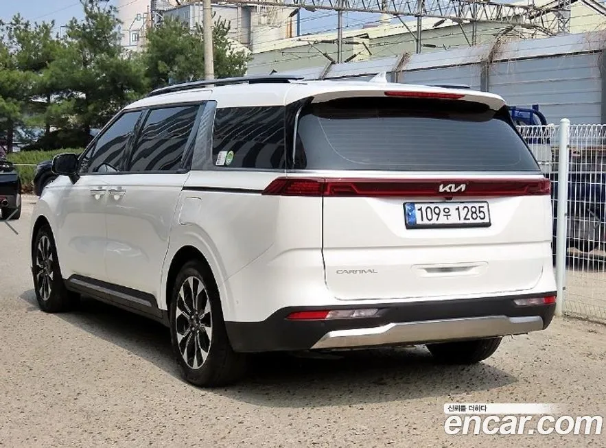 Kia Carnival — фото 10