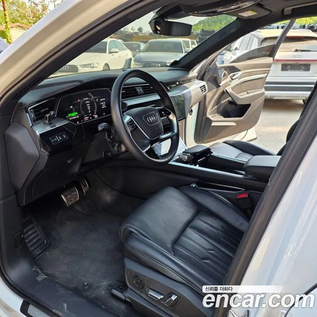 Audi e-tron 2021 из KR, фото 10