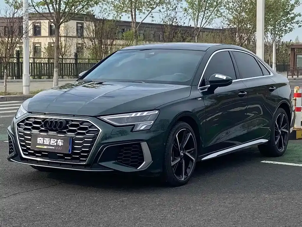 Audi A3 — фото 1
