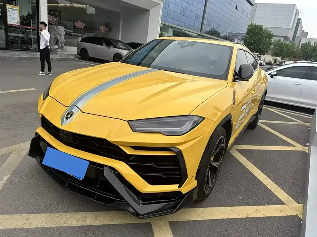Lamborghini Urus — фото 1