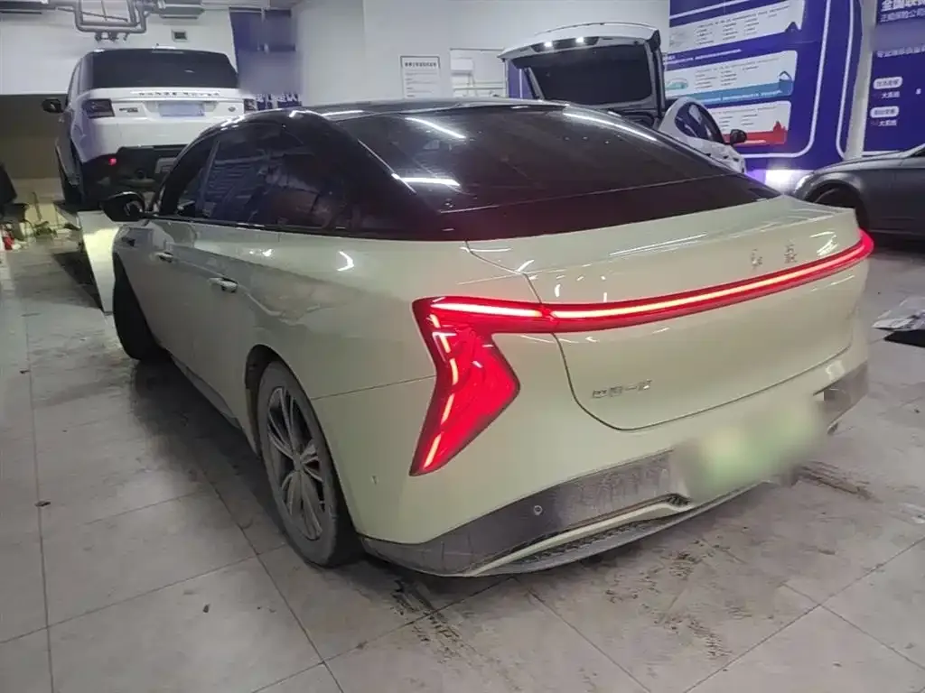 Hongqi EH7 2024 из CN, фото 6
