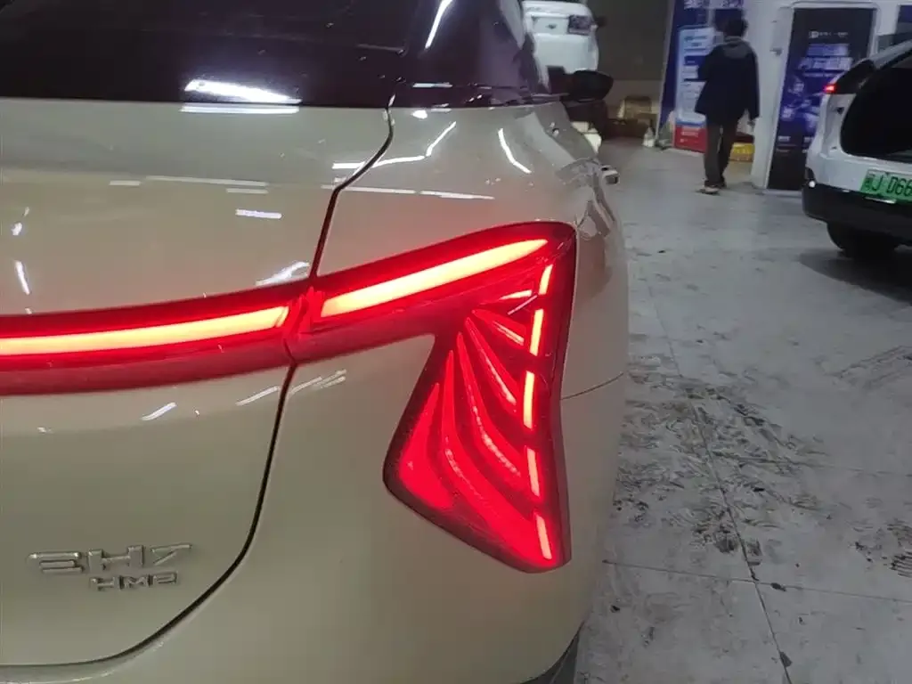 Hongqi EH7 2024 из CN, фото 4