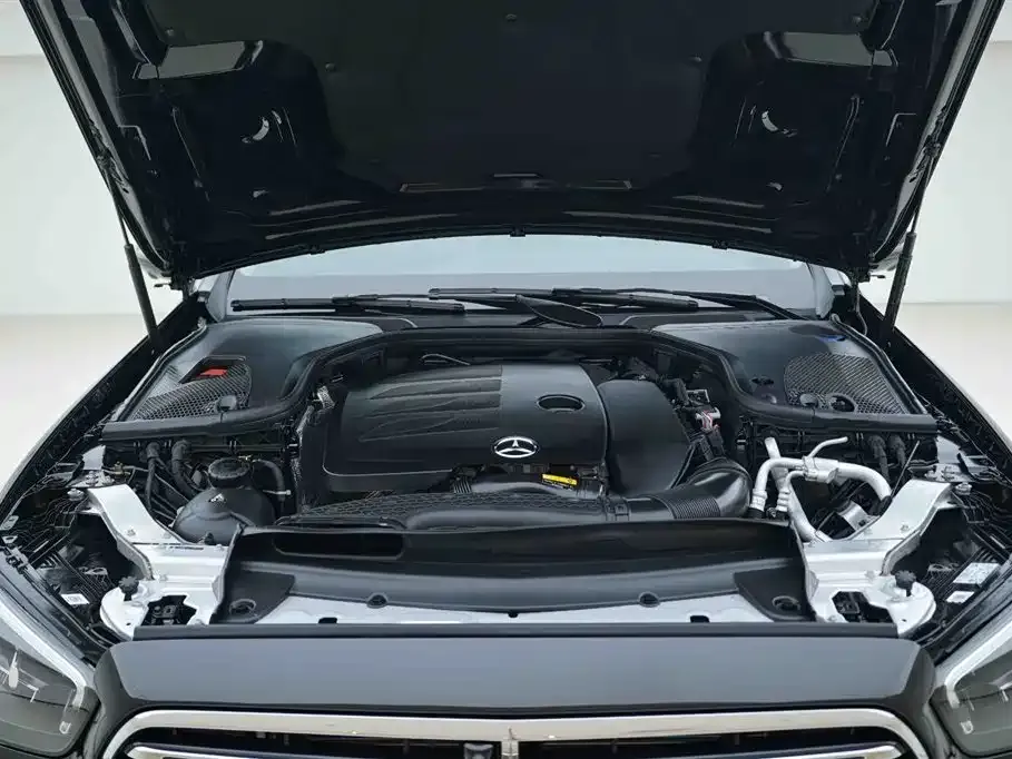 Mercedes-Benz E-Class — фото 9