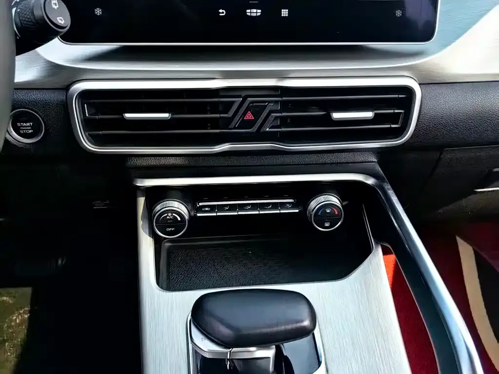 Geely Binyue — фото 10