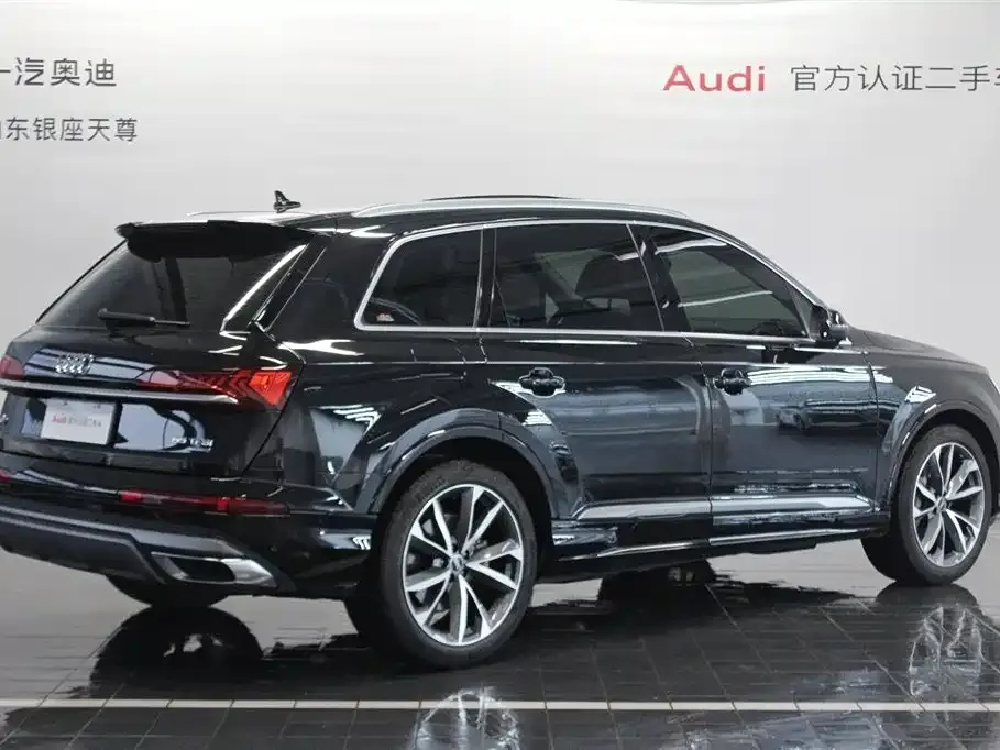 Audi Q7 — фото 10