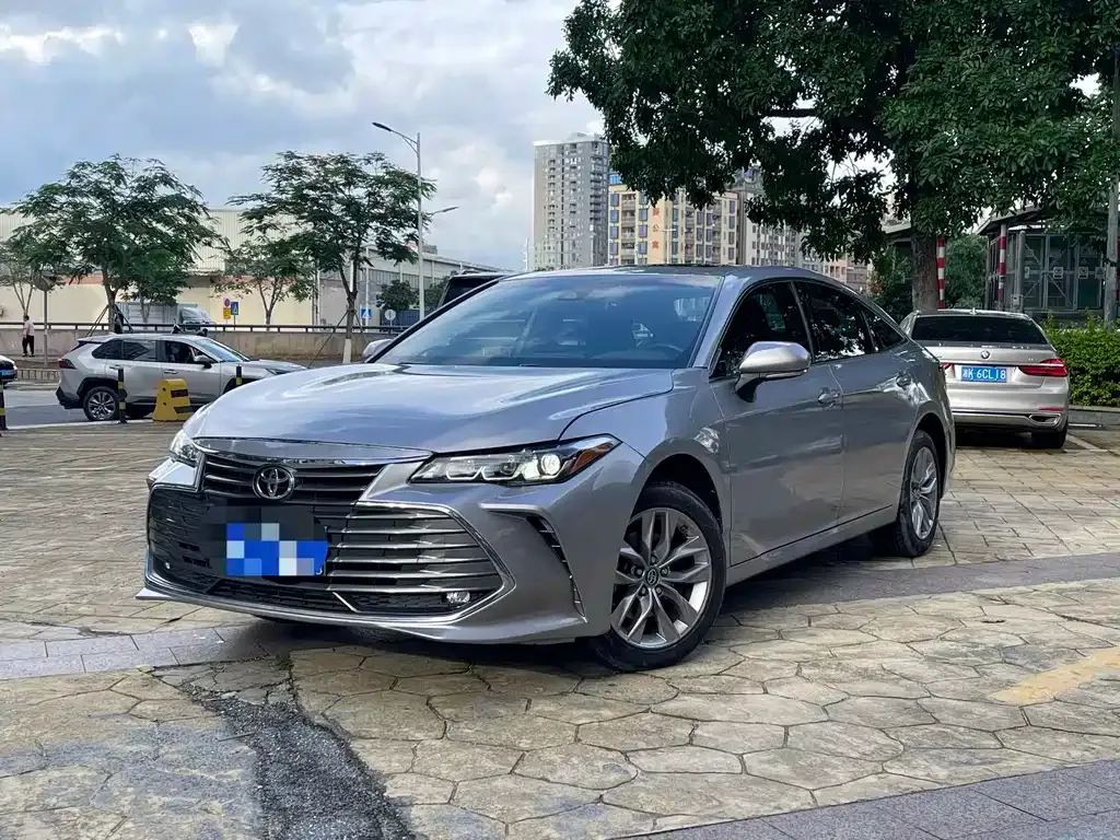 Toyota Avalon — фото 1