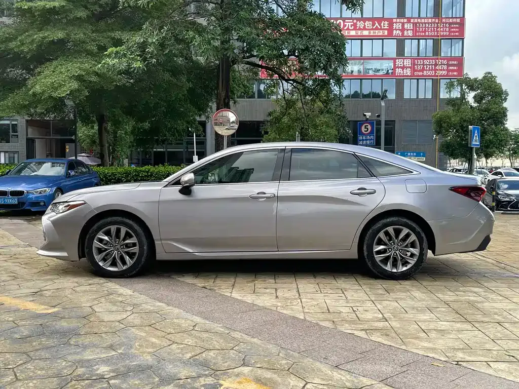 Toyota Avalon — фото 10