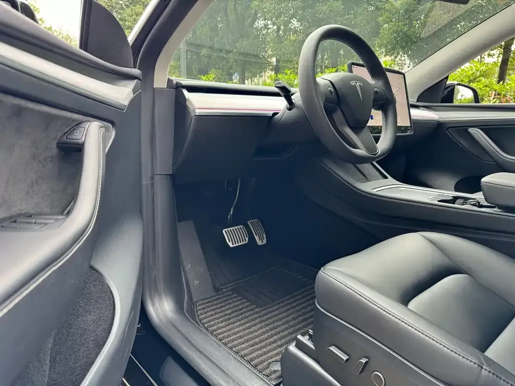 Tesla Model Y — фото 8