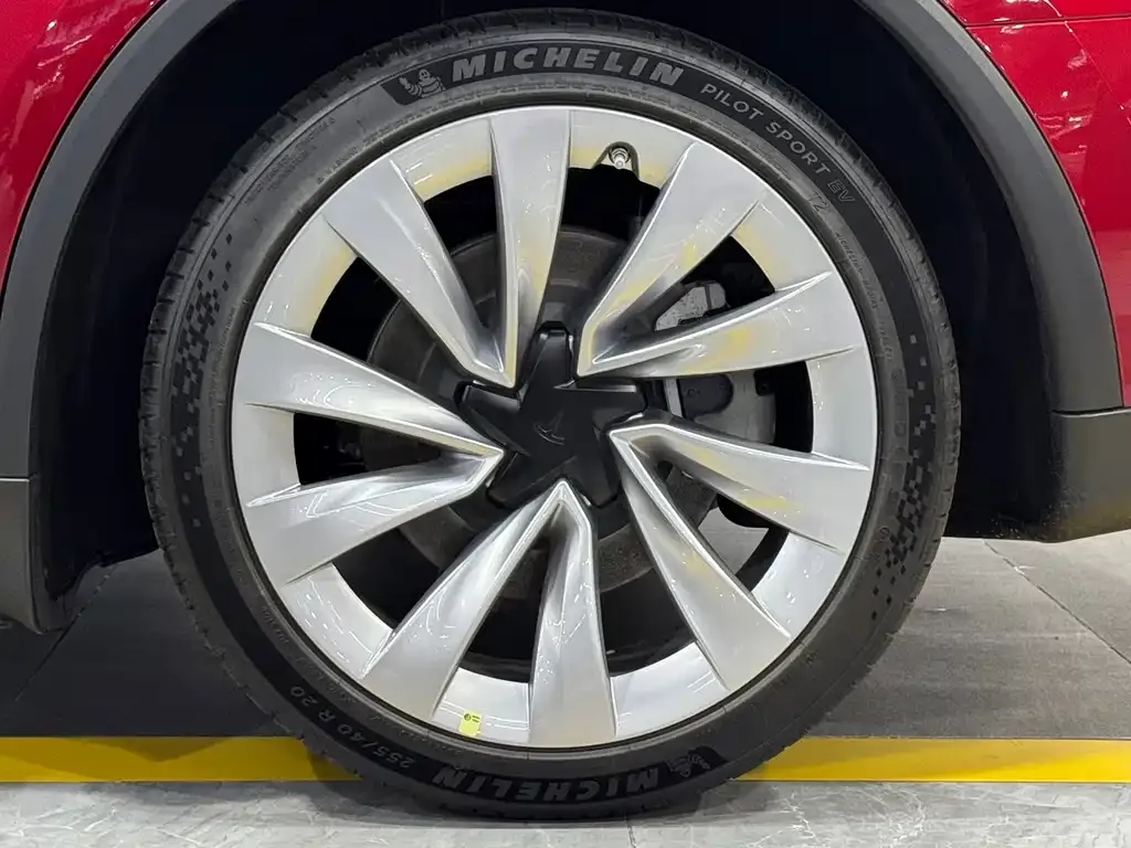 Tesla Model Y — фото 3