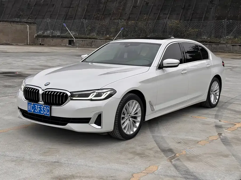 BMW 5 Series — фото 1
