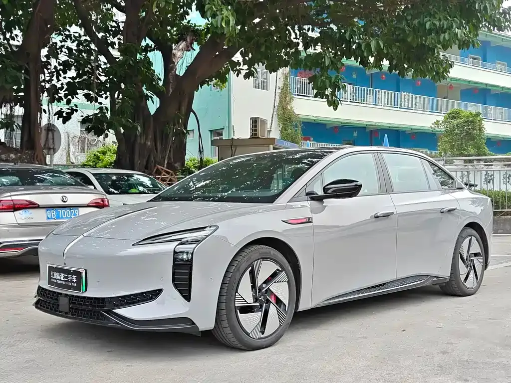 Hongqi EH7