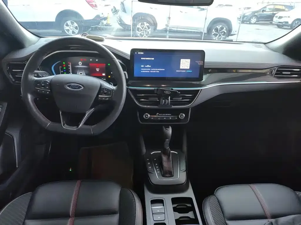 Ford Focus 2023 из CN, фото 2