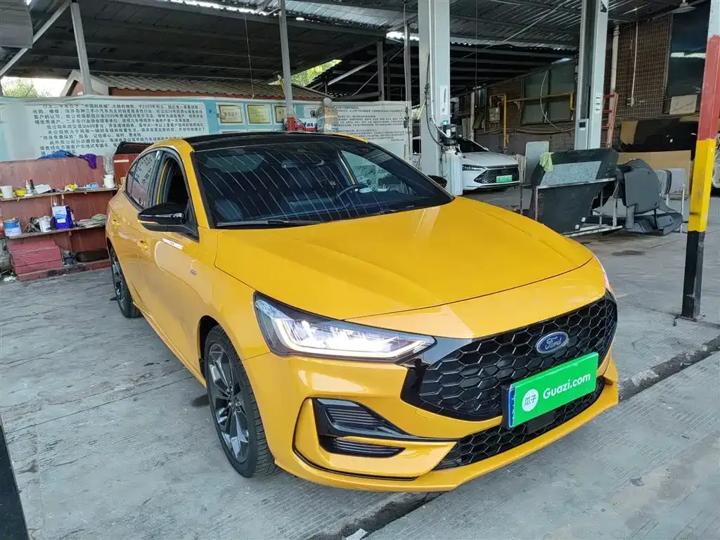 Ford Focus 2023 из CN, фото 10