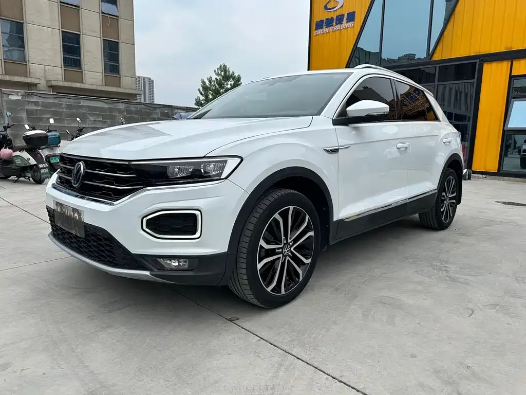 Volkswagen T-Roc — фото 1
