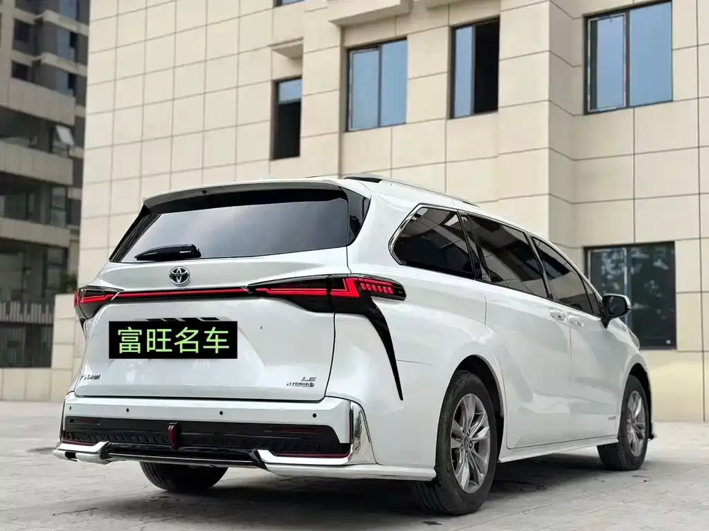 Toyota Sienna — фото 4