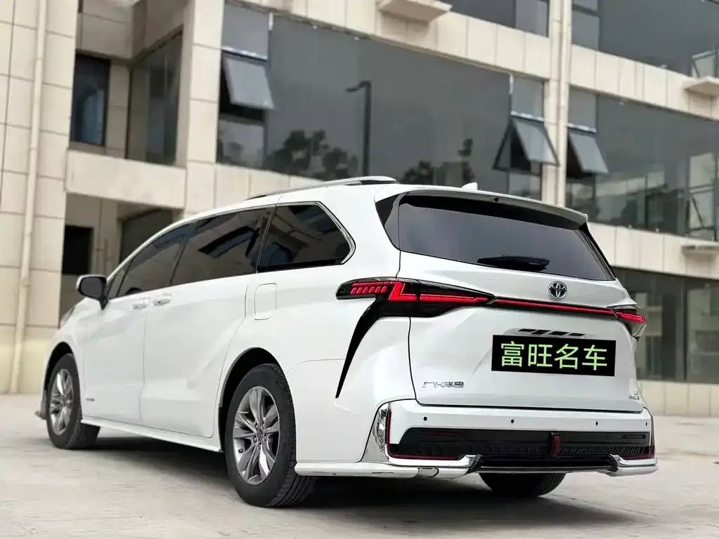 Toyota Sienna — фото 3