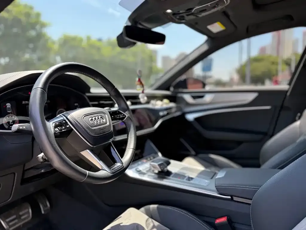 Audi A6L — фото 2