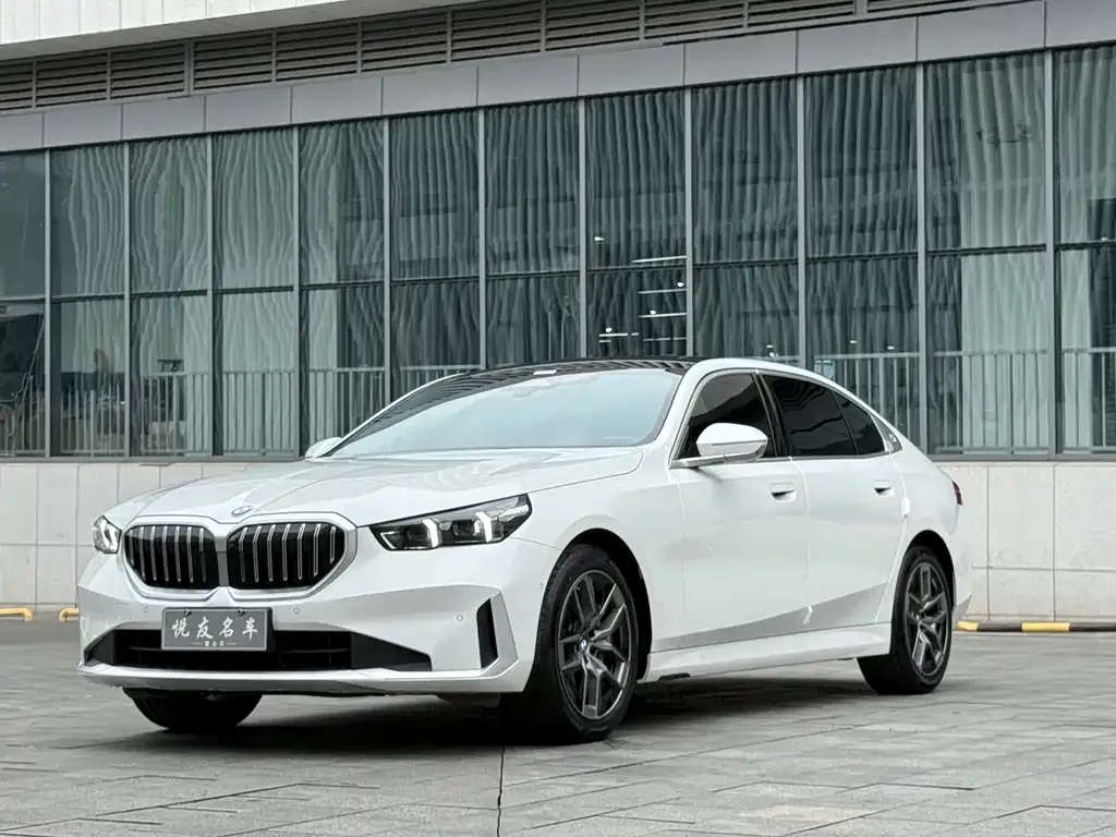 BMW 5 Series — фото 1