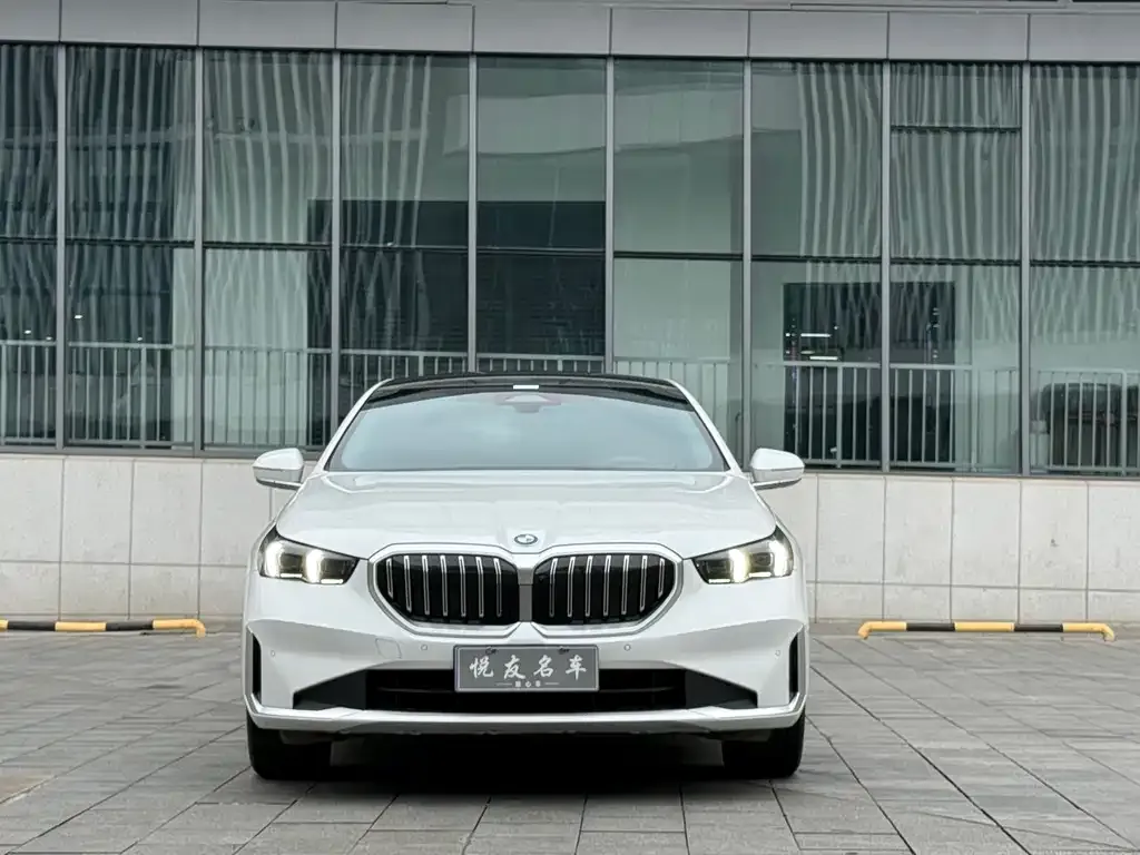 BMW 5 Series — фото 2
