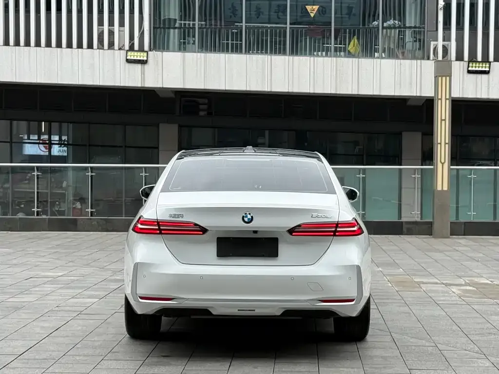 BMW 5 Series — фото 5