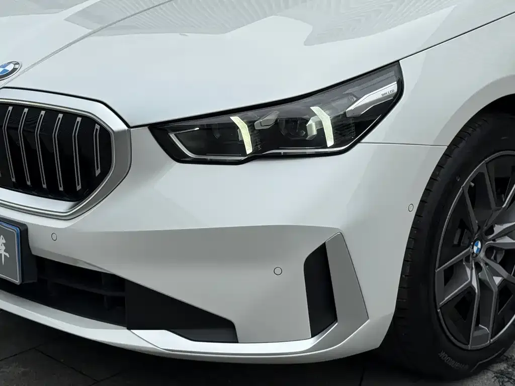 BMW 5 Series — фото 3