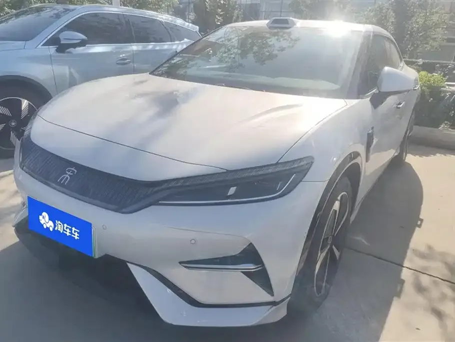 BYD L EV