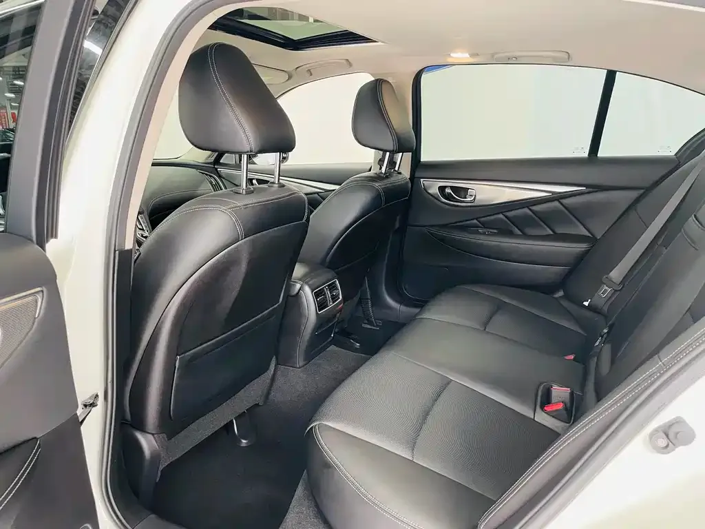 Infiniti Q50L 2023 из CN, фото 8