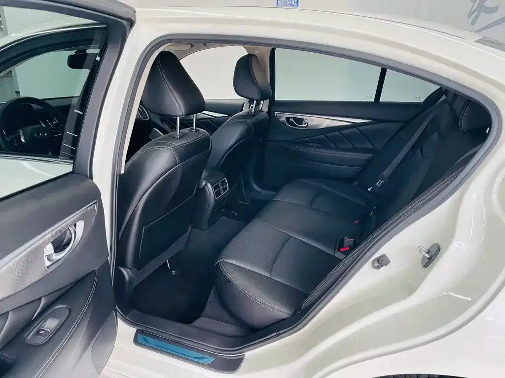 Infiniti Q50L 2023 из CN, фото 5