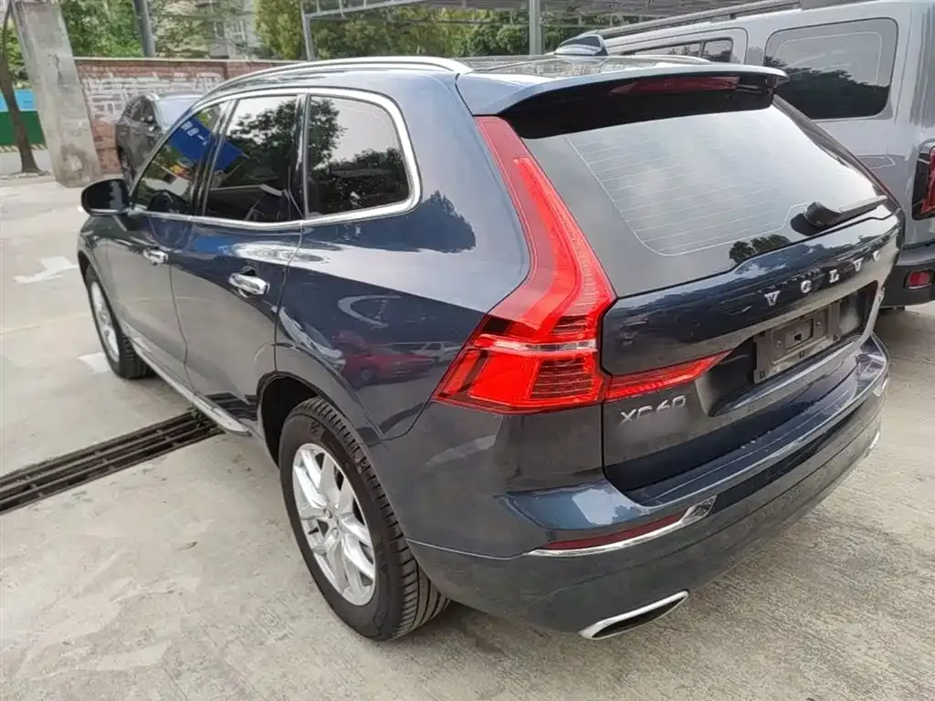 Volvo XC60 — фото 10